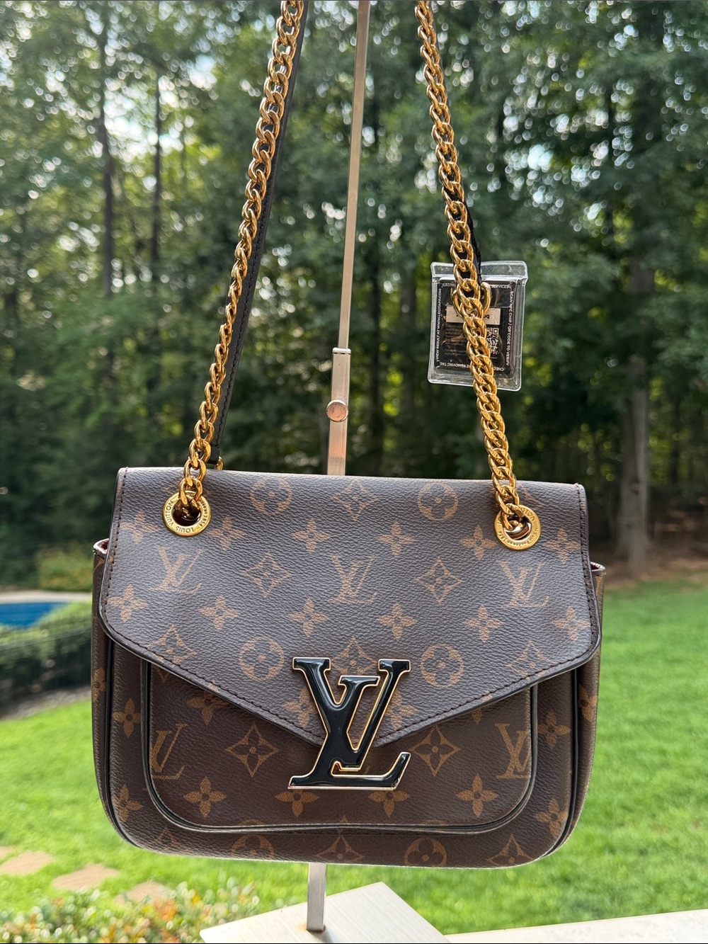 Louis Vuitton Passy Handbag worn Shoulder or Crossbody Gorgeous Condition